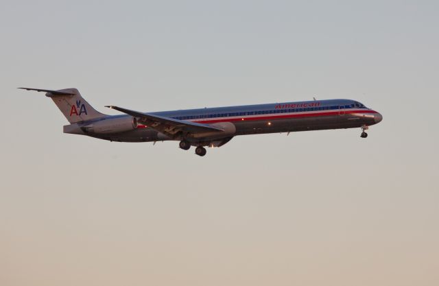 McDonnell Douglas MD-83 (N593AA) - ILS19R at Wichita.