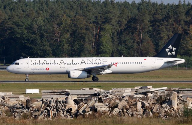 Airbus A321 (TC-JRA)