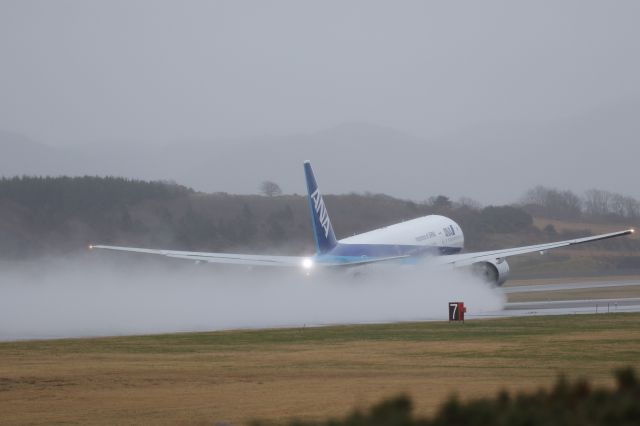 Boeing 777-200 (JA745A) - 26 November 2015:HKD-HND.