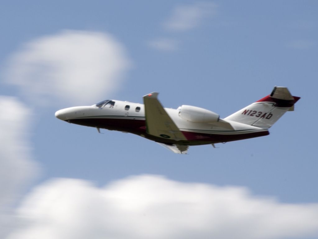 Cessna Citation CJ1 (N123AD) - Take off runway 26.