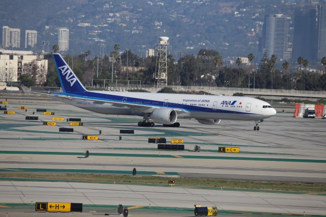 BOEING 777-300ER (JA797A)