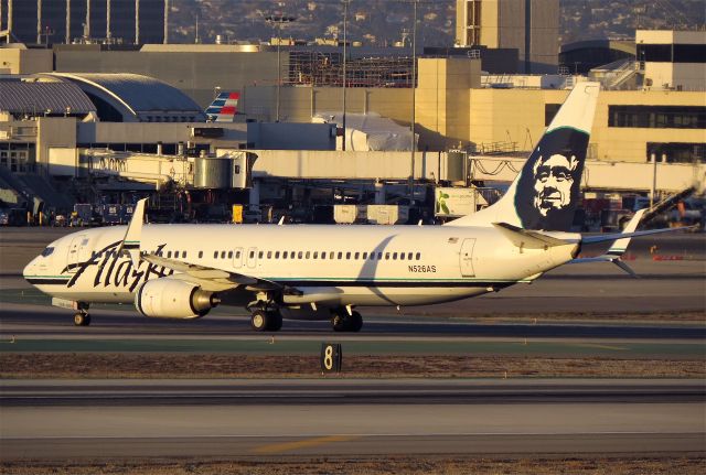 Boeing 737-800 (N526AS) - Scimitar Winglets + Bonus shadow. 10/21/14