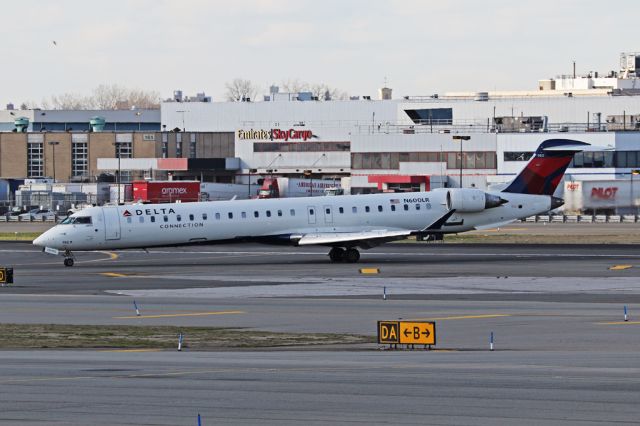 Canadair Regional Jet CRJ-900 (N600LR) - EDV3465 arriving from Charlotte NC
