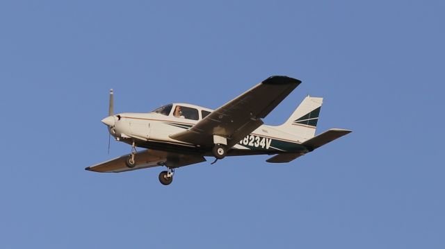 Piper Cherokee (N8234V)