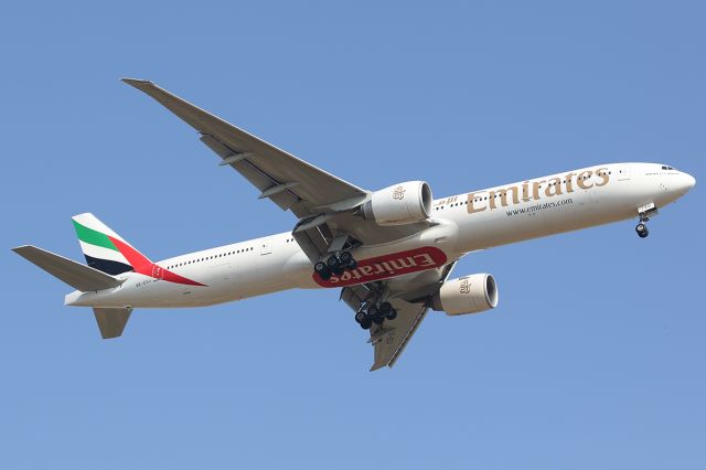 Boeing 777-200 (A6-EGU)