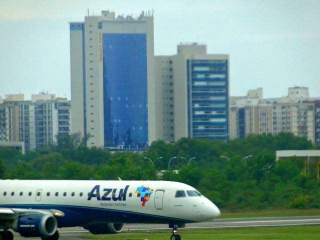 Embraer ERJ-190 (PR-AXA)