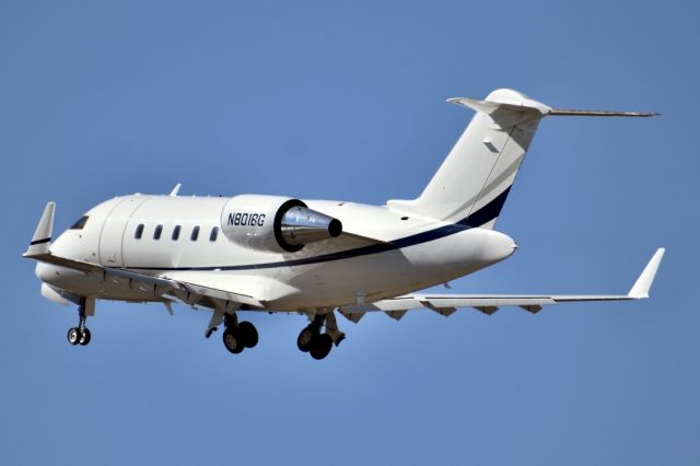 Canadair Challenger (N801BG)