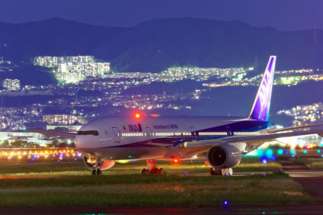 BOEING 777-300 (JA751A)