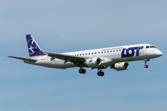 EMBRAER 195 (SP-LND) - WAW SPOTTING