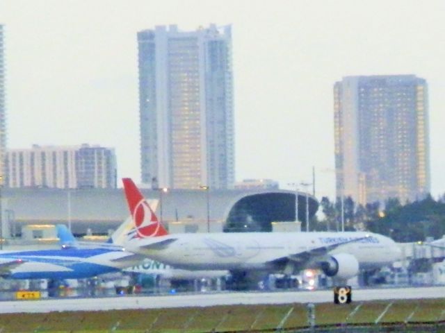 BOEING 777-300ER (TC-JJL) - Arriving to terminal gate!