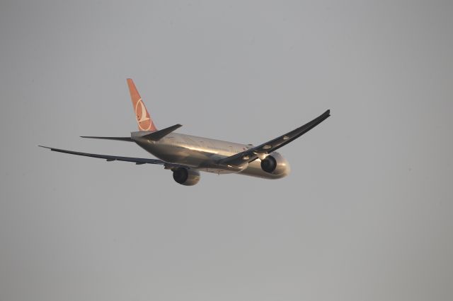 BOEING 777-300ER (TC-LJC)