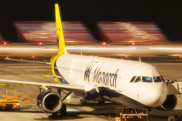 Airbus A321 (G-ZBAF) - Tenerife Surbr /24/10/2014