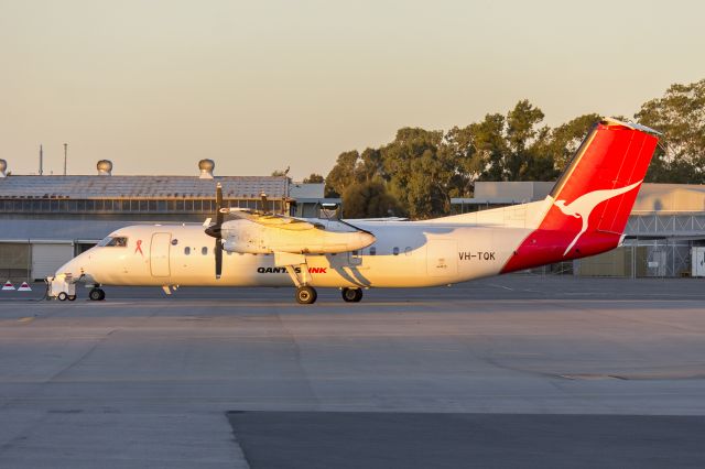 de Havilland Dash 8-300 (VH-TQK) - QantasLink (VH-TQK) de Havilland Canada DHC-8-315Q at Wagga Wagga Airport.