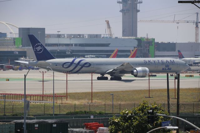 BOEING 777-300ER (PH-BVD)