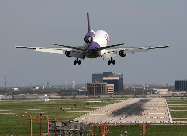 McDonnell Douglas DC-10 (N399FE)