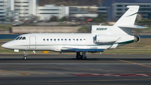 Dassault Falcon 900 (N588HP) - N588HP slowing down on Reagan Airport's runway 01 after a flight from Wilmington
