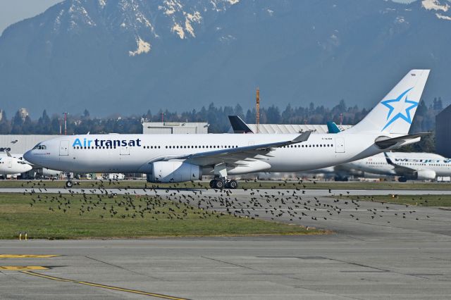 Airbus A330-200 (C-GJDA) - WOW, those birds.