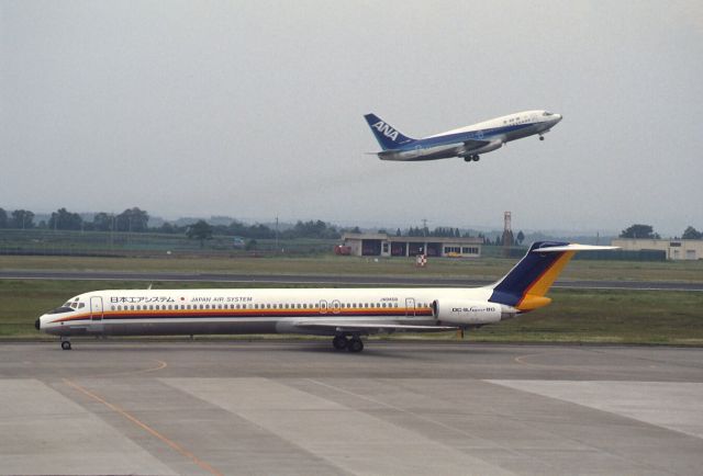 McDonnell Douglas MD-80 (JA8468) - Taxing at Kagoshima Intl Airport on 1988/06/19