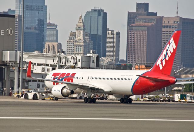 BOEING 767-300 (PT-MSW) - Welcome to Boston