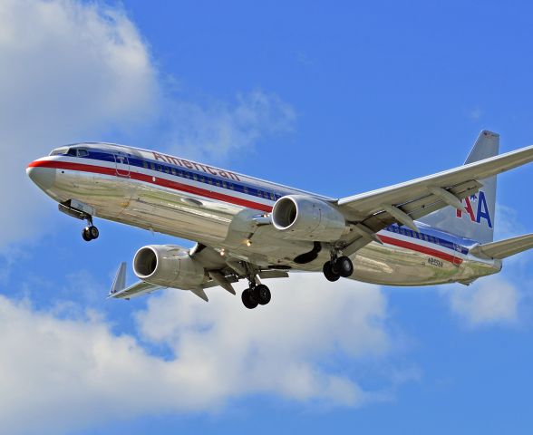 Boeing 737-800 (N855NN)