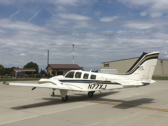 Beechcraft Baron (58) (N77XJ)