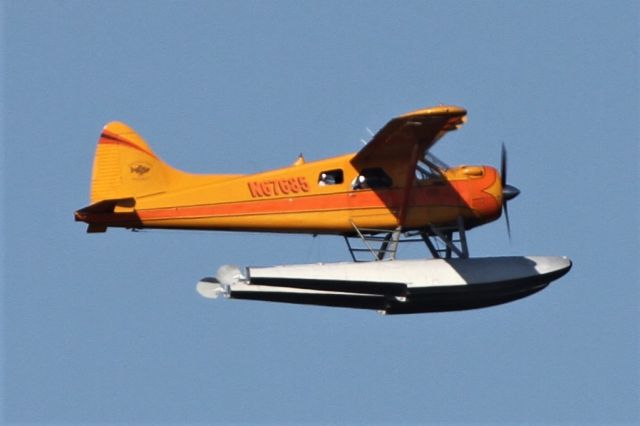 De Havilland Canada DHC-2 Mk1 Beaver (N67685) - Taking off from Lake Washington