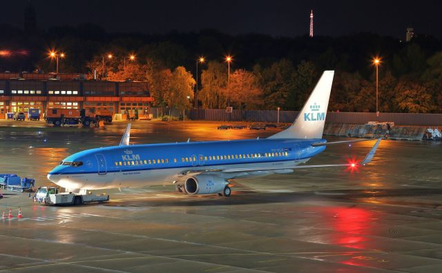 Boeing 737-800 (PH-BGA) - After Rainshower / Funkturm in Background