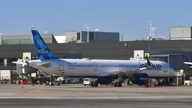 Airbus A321neo (N2047J) - JetBlue Airbus A321-271NX N2047J in New York JFK 