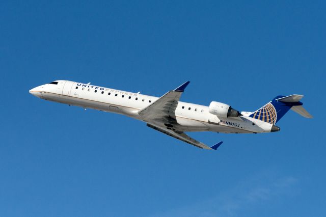 Canadair Regional Jet CRJ-700 (N157GJ) - Climbing out from rwy 22L at ORD