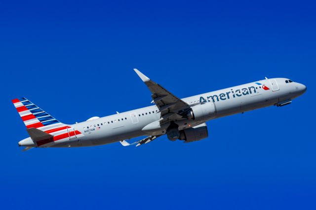 Airbus A321neo (N457AM) - An American Airlines A321 neo taking off from PHX on 2/10/23 during the Super Bowl rush. Taken with a Canon R7 and Canon EF 100-400 II L lens.