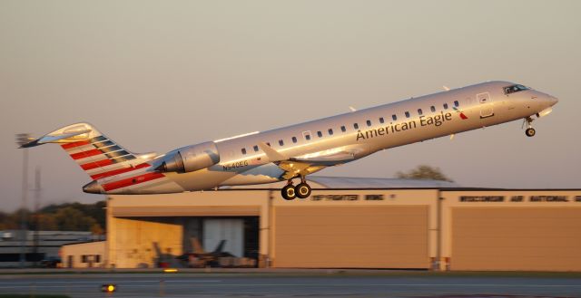 Canadair Regional Jet CRJ-700 (N540EG)