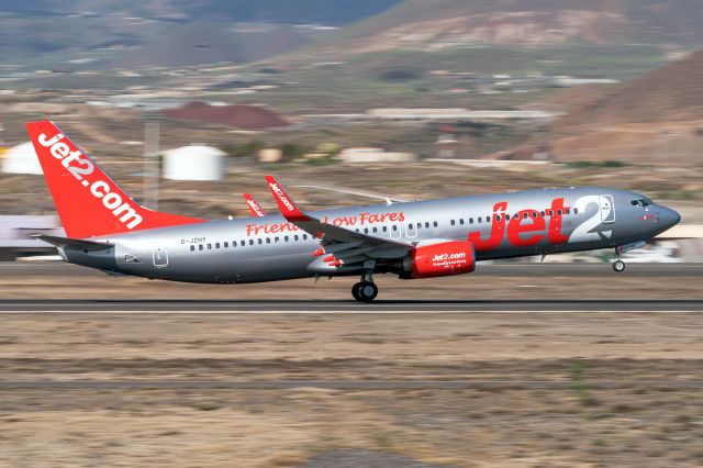 Boeing 737-800 (G-JZHY)