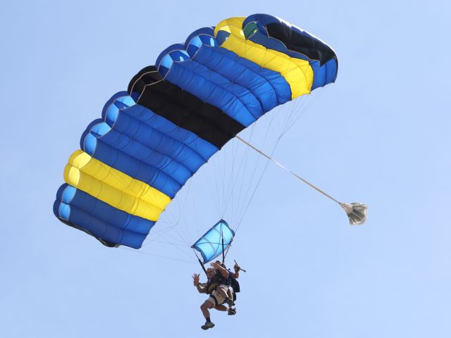 — — - Tandem Skydivers, about to touch down on The Strand.