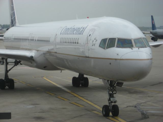 BOEING 757-300 (N57857) - Flight 146 pulling up to gate B2 in Chicago on June 15. Continues back to Houston as flight 647 after a 2.5 hour maintenance delay.