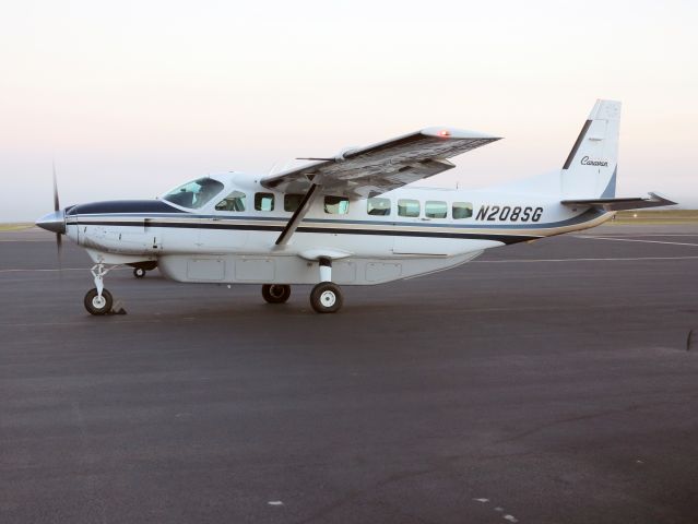 Cessna Caravan (N208SG) - Taxiiing out for the early Monday morning run.