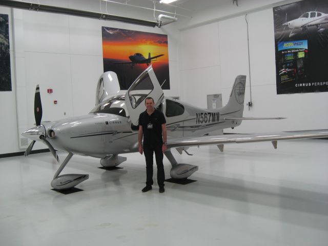 Cirrus SR-22 (N567MW)