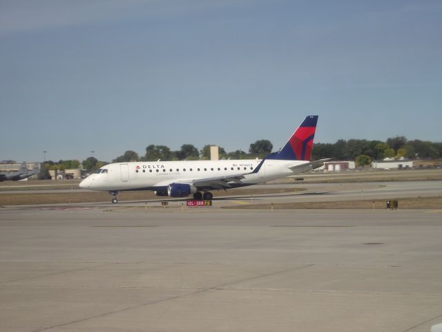 Embraer 170/175 (N746CZ) - At MSP on Sept 25, 2012