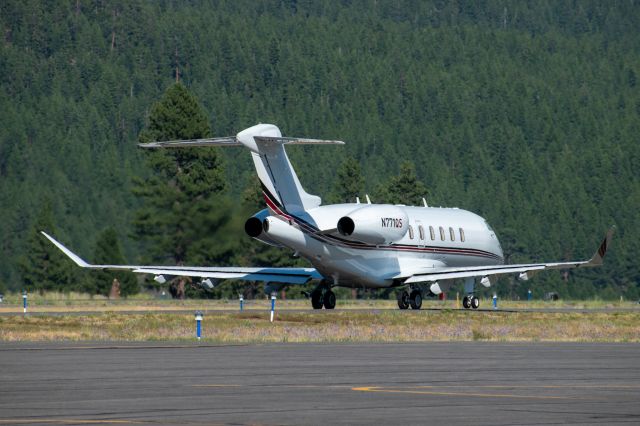 Canadair Challenger 350 (N771QS) - EJA771