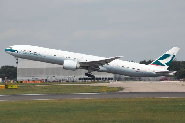 BOEING 777-300ER (B-KPZ) - Cathay 358 lifts off on the long haul back to Hong Kong.
