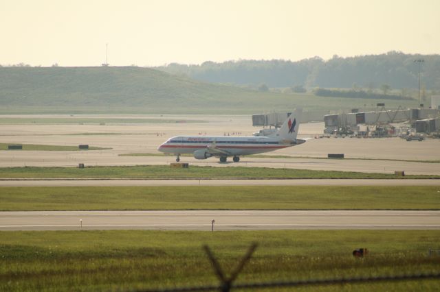 Embraer 170/175 (N760MQ) - In the American Eagle Retro livery