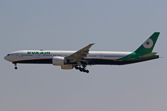 Boeing 777-200 (B-16726)