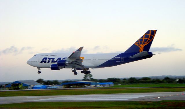 Boeing 747-400 —