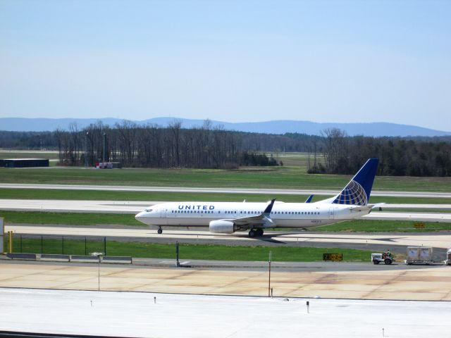 Boeing 737-800 (N36272)