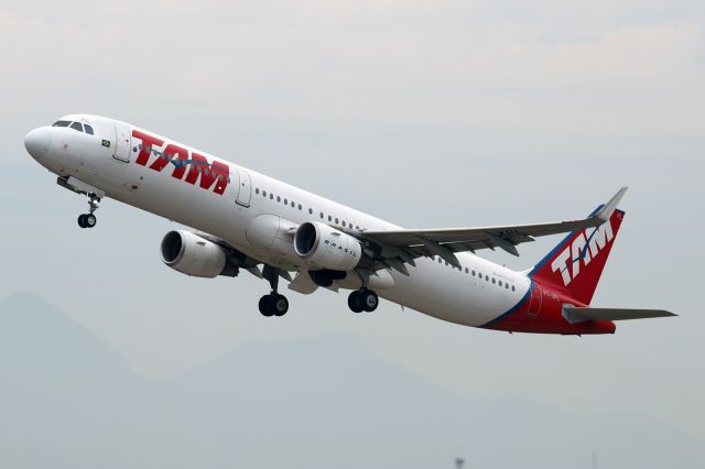 Airbus A321 (PT-XPL)