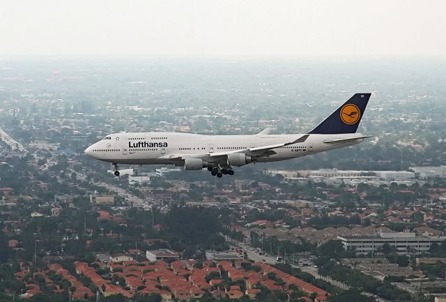 Boeing 747-400 — - Aerial view of Luftansa on final into Miami International. Gear Down.