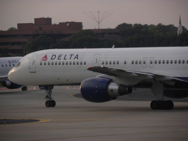 Boeing 757-200 (N6717)