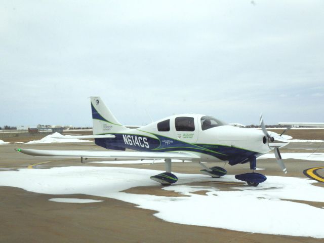 Cessna 400 (N614CS)