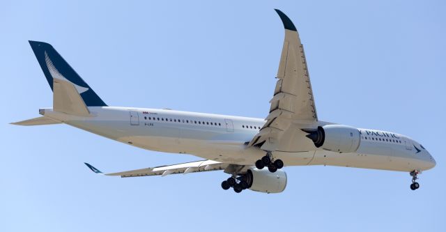 Airbus A350-900 (B-LRQ) - Cathay Pacific, A359, approaches runway 16 at YMML.