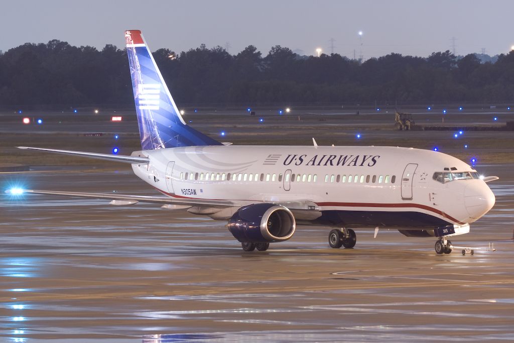 BOEING 737-300 (N305AW)