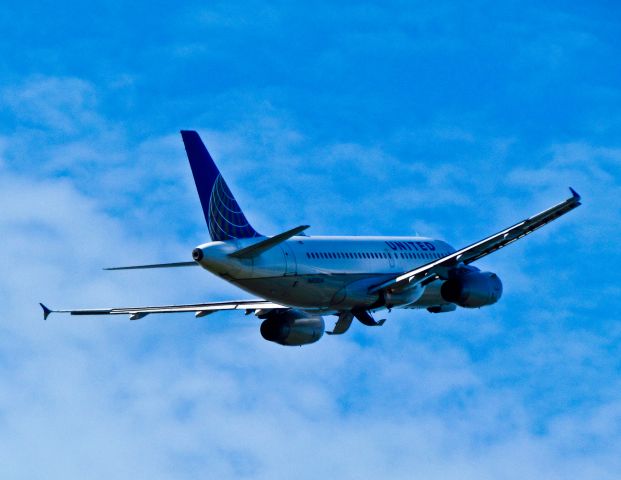 Airbus A319 (N805UA)